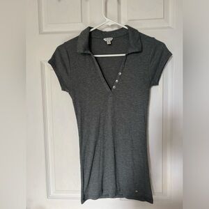 Guess Women’s T-shirt 
Size: M